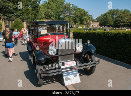 Veterano 1928 Willys Overland Whippet model 96 in mostra presso il Classic Car Show in giardini italiani il Parco Stanley Blackpool Lancashire England Regno Unito. Foto Stock