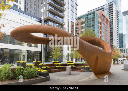 Il 10-ton scultura chiamato Nimbus da Tristan Al-Haddad è al di fuori del Hennepin County Biblioteca centrale nel centro di Minneapolis, Minnesota. Si tratta di cons Foto Stock