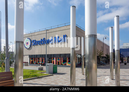 Stretford Mall, Chester Road, Stretford, Trafford, Greater Manchester, Inghilterra, Regno Unito Foto Stock