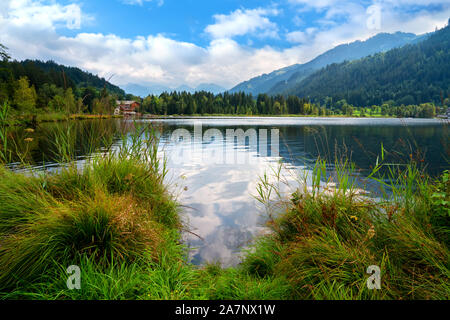 Vista della catena montuosa di Wilder Kaiser da Schwarzsee vicino a Kitzbuhel, Austria, Europa Foto Stock