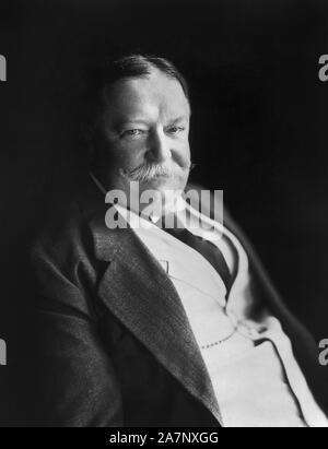 William Howard Taft (1857-1930), 27° Presidente degli Stati Uniti, 1909-1913 decimo capo della Giustizia degli Stati Uniti, 1921-1930 Half-Length Ritratto, Foto di Bachrach-Washington DC, 1911 Foto Stock