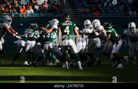 Giardini di Miami, Florida, Stati Uniti d'America. 3 Novembre, 2019. I Delfini di Miami gioca contro il New York getti durante un'NFL Football gioco al Hard Rock Stadium di Miami, Florida. Credito: Mario Houben/ZUMA filo/Alamy Live News Foto Stock