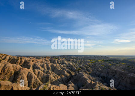 Pomeriggio di fading oltre il Parco nazionale Badlands in estate Foto Stock