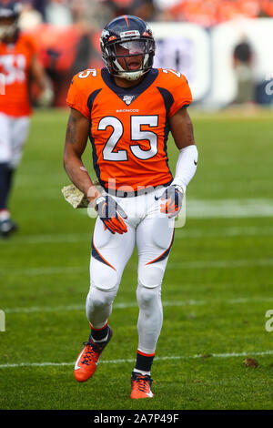 Denver, CO, Stati Uniti d'America. 03 Nov, 2019. Denver Broncos cornerback Chris Harris (25) celebra un affrontare nella prima metà del gioco tra Denver e Cleveland a potenziare il campo a Denver, CO. Derek Regensburger/CSM/Alamy Live News Foto Stock