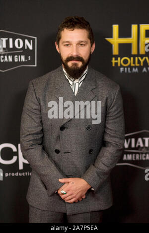 Beverly, California, Stati Uniti d'America. 03 Nov, 2019. Beverly Hills, Ca. 3 Novembre, 2019. Shia LaBeouf al 2019 Hollywood Film Awards presso il Beverly Hilton di Beverly Hills, la California il 3 novembre 2019. Credito: Tony Forte/media/punzone Alamy Live News Credito: MediaPunch Inc/Alamy Live News Foto Stock