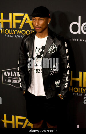 Beverly, California, Stati Uniti d'America. 03 Nov, 2019. Beverly Hills, Ca. 3 Novembre, 2019. Pharrell Williams a 2019 Hollywood Film Awards presso il Beverly Hilton di Beverly Hills, la California il 3 novembre 2019. Credito: Tony Forte/media/punzone Alamy Live News Credito: MediaPunch Inc/Alamy Live News Foto Stock