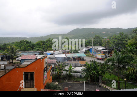 Fairy Hill, Portland, Giamaica - 15 Giugno 2017 : Vista di Fairy Hill, un tipico villaggio giamaicano che si trova nella parrocchiale di Portland, Giamaica Foto Stock