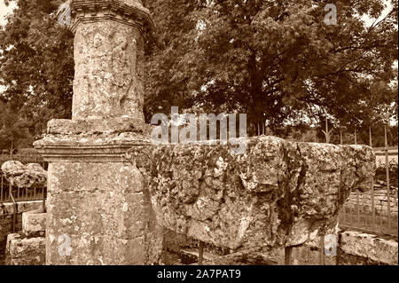 La colonna romana (III secolo) , Cussy-la-Colonne FR Foto Stock