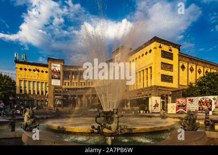 Yerevan, Armenia - 16 Agosto 2019 : Charles Aznavour square landmark di Yerevan città capitale di Armenia Foto Stock