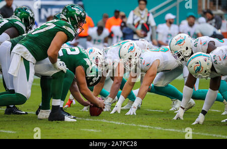 Giardini di Miami, Florida, Stati Uniti d'America. 3 Novembre, 2019. Il New York getti giocare contro i delfini di Miami durante un'NFL Football gioco al Hard Rock Stadium di Miami, Florida. Credito: Mario Houben/ZUMA filo/Alamy Live News Foto Stock