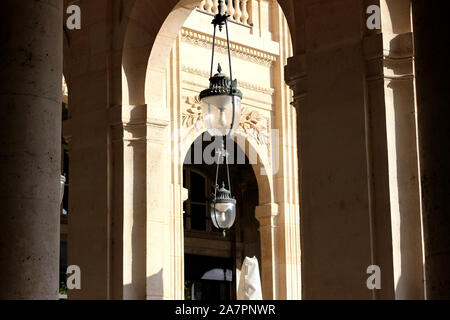 Palazzo Reale Vista Closeup. Architettura Parigina. Monumenti Storici Di Parigi, Francia. Foto Stock