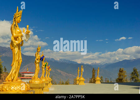 Bodhisattva dorato statua a Thimphu Foto Stock