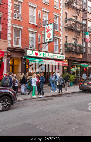 La Mela ristorante italiano, Little Italy, New York City, Stati Uniti d'America. Foto Stock