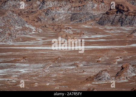 Colpo lungo di bus abbandonati nel deserto di Atacama Foto Stock