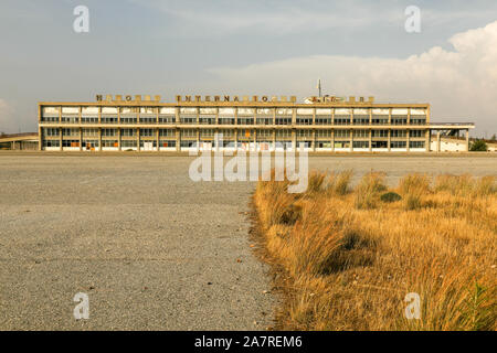 Abbandonato Nicosia International Airport nella zona buffer di Cipro Foto Stock