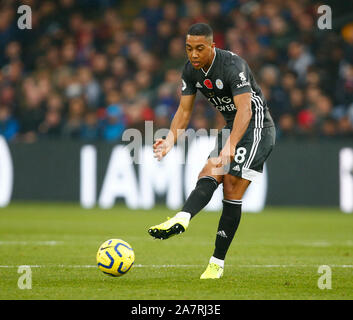 Londra, Regno Unito. Novembre 03 Leicester City il duo formato da Youri Tielemans durante la Premier League inglese tra Crystal Palace e Il Leicester City a Selhur Foto Stock