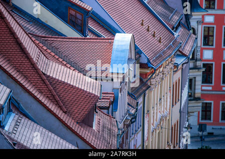 Bautzen, Germania. Xvii oct, 2019. Vista panoramica dal Reichenturm sopra i tetti delle case a Reichenstraße nel centro storico. Bautzen, alto sorabo Budy?in, è una grande città distretto nella parte orientale della Sassonia. La città si trova sul fiume Sprea e è la sede del distretto di Bautzen district, che è chiamato dopo di esso. Credito: Jens Büttner/dpa-Zentralbild/ZB/dpa/Alamy Live News Foto Stock