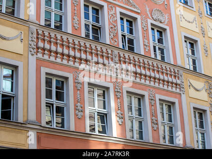 Bautzen, Germania. Xvii oct, 2019. Un rinnovato e residenziale edificio commerciale nella città vecchia. Bautzen, alto sorabo Budy?in, è una grande città distretto nella parte orientale della Sassonia. La città si trova sul fiume Sprea e è la sede del distretto di Bautzen district, che è chiamato dopo di esso. Credito: Jens Büttner/dpa-Zentralbild/ZB/dpa/Alamy Live News Foto Stock