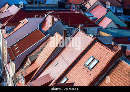 Bautzen, Germania. Xvii oct, 2019. Vista panoramica dal Reichenturm sopra i tetti delle case a Reichenstraße nel centro storico. Bautzen, alto sorabo Budy?in, è una grande città distretto nella parte orientale della Sassonia. La città si trova sul fiume Sprea e è la sede del distretto di Bautzen district, che è chiamato dopo di esso. Credito: Jens Büttner/dpa-Zentralbild/ZB/dpa/Alamy Live News Foto Stock