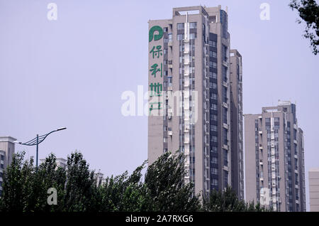 --FILE--Vista di un edificio per uffici di poli sviluppi e aziende Group Co., conosciuto anche come Poly Real Estate, nella città di Shenyang, a nord-est della Cina di Li Foto Stock