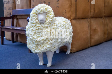 Pecore Merino fatti di lana e lana di Hesse balle sul display all National Wool Museum Geelong Victoria Australia. Foto Stock