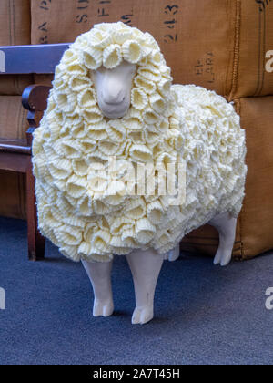 Pecore Merino fatti di lana e lana di Hesse balle sul display all National Wool Museum Geelong Victoria Australia. Foto Stock