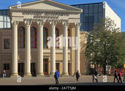 La Serbia, Vojvodina, Subotica, Teatro Nazionale, persone Foto Stock