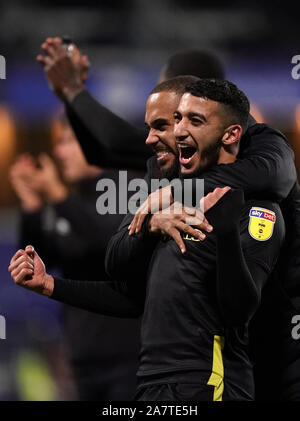 Brentford's Ollie Watkins celebra il punteggio al suo fianco il terzo obiettivo del gioco Foto Stock