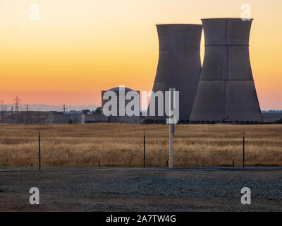 Smantellata centrale nucleare Rancho seco al tramonto Foto Stock