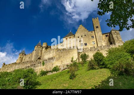 Carcassonne è uno d'Europa più conservati fortezza medievale città e è stato elencato nell'UNESCO nel 1997. Foto Stock