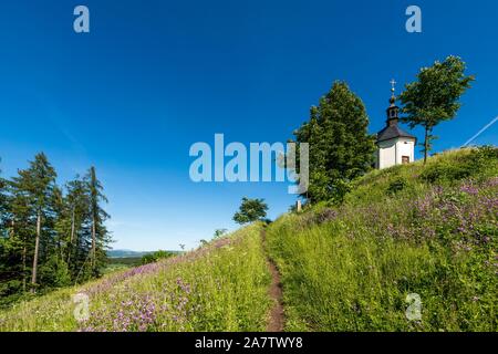 Cappella di Sant'Anna Vysker sulla collina nel Paradiso Boemo. Foto Stock