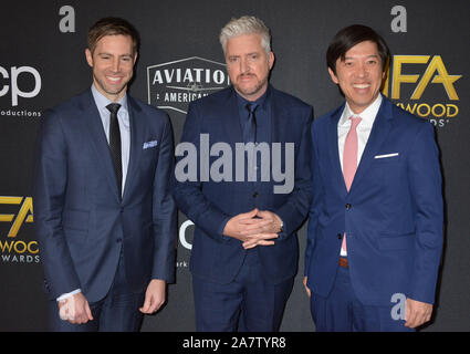 Los Angeles, Stati Uniti d'America. 04 Nov, 2019. Anthony McCarten (C) e gli ospiti si arriva alla XXIII edizione Hollywood Film Awards presso il Beverly Hilton Hotel il 03 novembre 2019 a Beverly Hills, la California Credit: Tsuni/USA/Alamy Live News Foto Stock