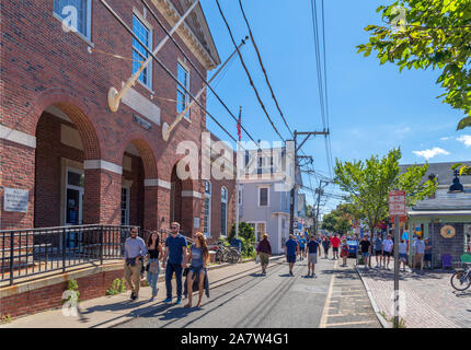 Strada Commerciale (la strada principale) in a Provincetown, Cape Cod, Massachusetts, STATI UNITI D'AMERICA Foto Stock