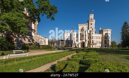 Stato gotico castello Hluboka nad Vltavou è situato a circa 15 km a nord di Ceske Budejovice Foto Stock