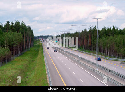 Tratto di autostrada M-11. La direzione in direzione di San Pietroburgo Foto Stock