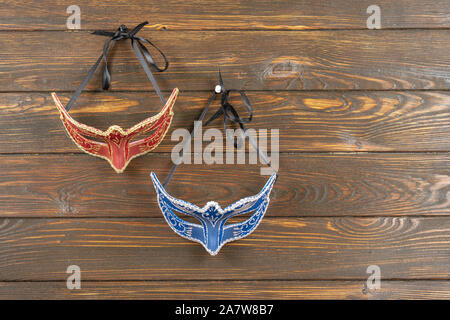 L'Hotel Colombina, rosso, blu o carnevale masquerade mask Foto Stock