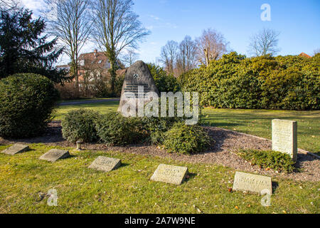 Cimitero di Essen-Karnap, tombe e pietra memoriale per le vittime di un incidente miniera il 5 dicembre 1952, Matthias Stinnes miniera di carbone, Foto Stock