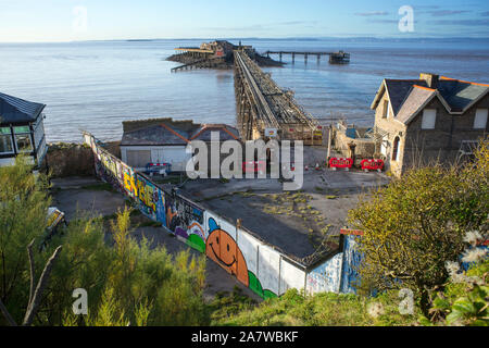 Ora, abbandonati Birnbeck Pier a Weston-super-Mare links testa di ancoraggio al Birnbeck isola ed è chiuso al pubblico Foto Stock