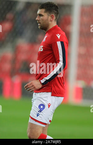 Stoke on Trent, Regno Unito. 04 Nov, 2019. Stoke City avanti Sam Vokes (9) durante il cielo EFL scommessa match del campionato tra Stoke City e West Bromwich Albion a bet365 Stadium, Stoke-on-Trent, Inghilterra. Foto di Jurek Biegus. Solo uso editoriale, è richiesta una licenza per uso commerciale. Nessun uso in scommesse, giochi o un singolo giocatore/club/league pubblicazioni. Credit: UK Sports Pics Ltd/Alamy Live News Foto Stock
