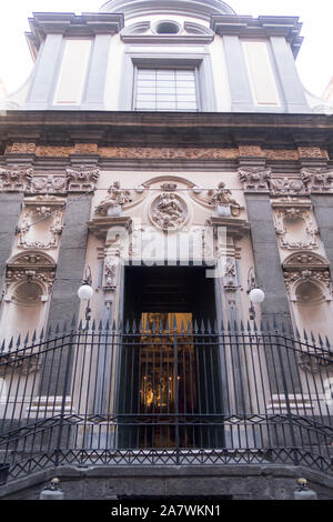 Una vista di Santa Maria delle Anime del Purgatorio ad Arco di Napoli Foto Stock