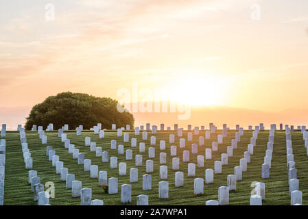 Sunrise a Fort Rosecrans Cimitero Nazionale. San Diego, California, Stati Uniti d'America. Foto Stock