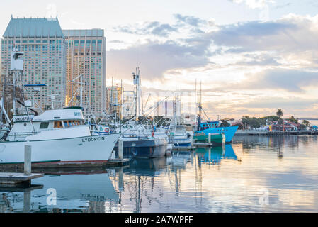 Sunrise al Porto di San Diego. San Diego, California, Stati Uniti d'America. Foto Stock