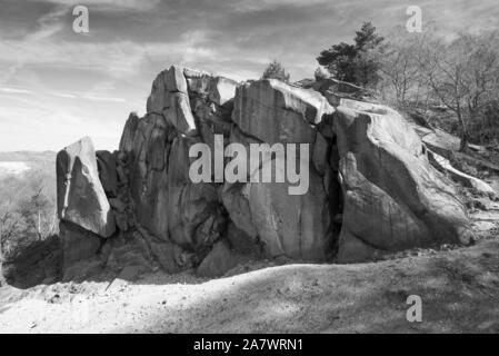 Rocce nere nei pressi di Cromford nel Derbyshire Peak District, Inghilterra Foto Stock