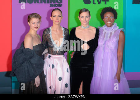 Sarah Jones, Jodi Balfour, Shantel VanSanten e Marshall Krys frequentare la Apple TV+'s 'lo show del mattino' Premiere mondiale a David Geffen Hall di New York City. Foto Stock