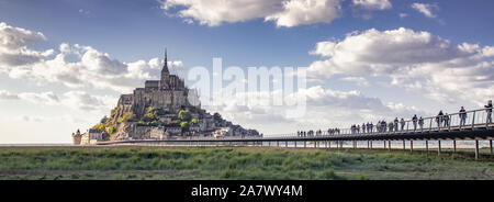Tidelands con Mont Saint-Michel, della Manica, del Titolo di San Giacomo, itinerario di Santiago de Compostela, Bassa Normandia Foto Stock