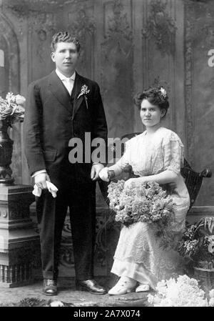 Polish wedding photo circa 1900 Foto Stock