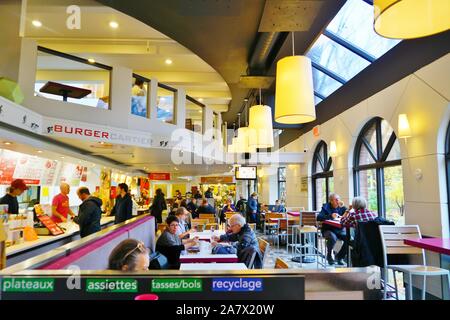 La città di Quebec, Canada -31 OTT 2019- Vista delle Halles Cartier Le Petit Quartier, un mercato e centro commerciale sulla Avenue Cartier in Quebec City. Foto Stock