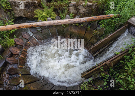 Valtoare - naturale dispositivo di lavaggio in Osa Village Museum Situato in città Negresti-Oas nella contea di Satu Mare nel nord-ovest della Romania Foto Stock