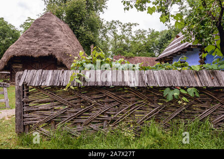 Tradizionale recinto in vimini Osa Village Museum Situato in città Negresti-Oas nella contea di Satu Mare nel nord-ovest della Romania Foto Stock