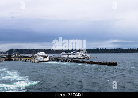 Traghetti BC nelle acque costiere della British Columbia Foto Stock